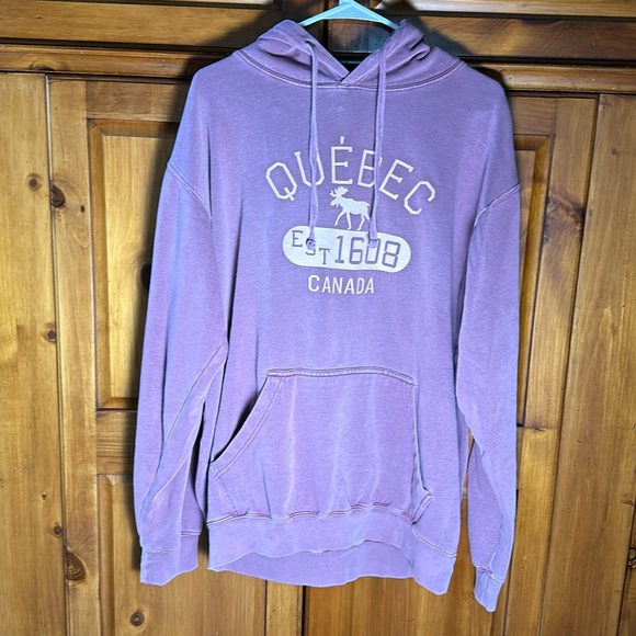 Quebec Canada Women’s Purple Hoodie Sweatshirt - Picture 1 of 3